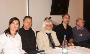 Bild: Fkk Auswertung Kolloquium-2010 sitzende Personen