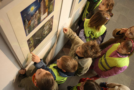 Vorschulkinder in der Ensikat-Ausstellung