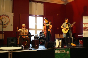 Foto: Suchtpräventionsveranstaltung "Sound für klare Köpfe" 2013 © Stadtverwaltung Erfurt Die Band Ingsteph & Ko auf der Bühne