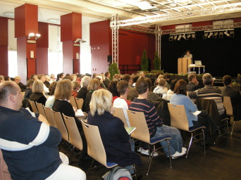 Foto: Fachtag zum Medikamentenmissbrauch © Stadtverwaltung Erfurt Eröffnung des Fachtages zum Medikamentenmissbrauch durch die Bürgermeisterin im großen Saal des Hauses der sozialen Dienste