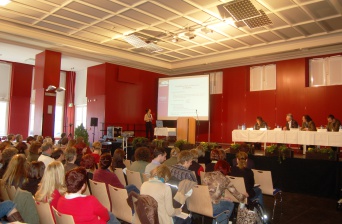 Foto: Fachtag zu suchtbelasteten Familien © Stadtverwaltung Erfurt Interessierte Zuhörer beim Vortrag zur Problematik Sorgerecht im großen Saal des Hauses der sozialen Dienste