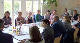 Foto: Netzwerktreffen des Arbeitskreises Suchtprävention Erfurt © Stadtverwaltung Erfurt Mitglieder des Arbeitskreises Suchtprävention Erfurt bei einer Beratung.