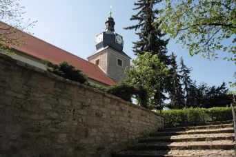 Bischleben, Kirche St. Benignus Treppe zur Kirche