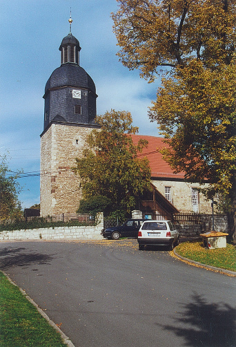 Dorfkirche im Sonnenschein