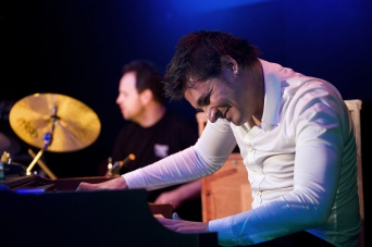 Foto mit Raphael Wressnig an der Hammondorgel und Marcus Horn am Schlagzeug