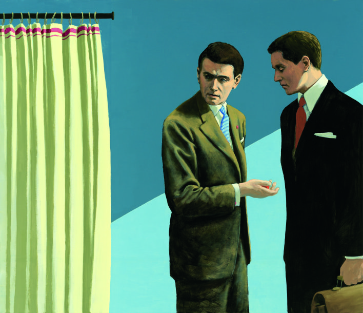 Zwei Herren im Anzug, rechts, links ein gelber Vorhang mit roten Streifen im oberen Bereich. Der Herr, außen, mit roter Krawatte, wendet sich seinem Gegenüber zu, der Gesprächspartner, links, im ockerfarbenen Anzug, schaut in Richtung des Vorhangs. 