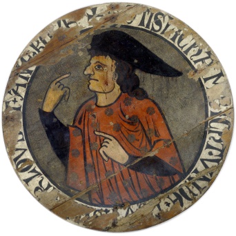 Ein Rundbild auf Holz mit der Abbildung einer Person im roten Gewand, rundherum ein Schriftzug.