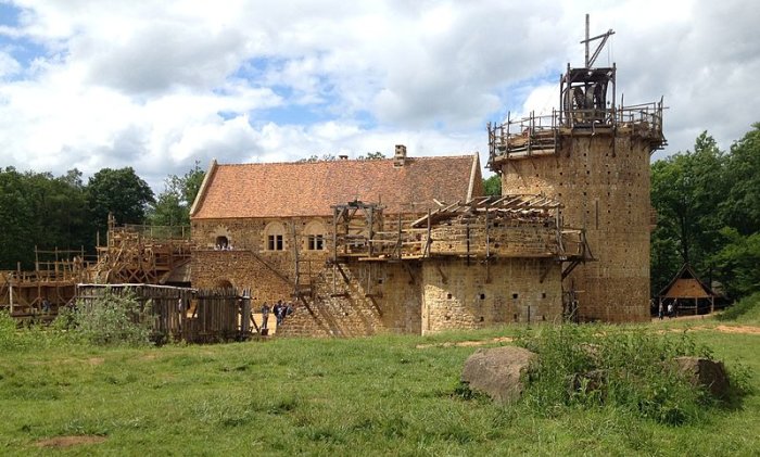 Burg Guédelon, Mai 2014 Eine Burganlage.