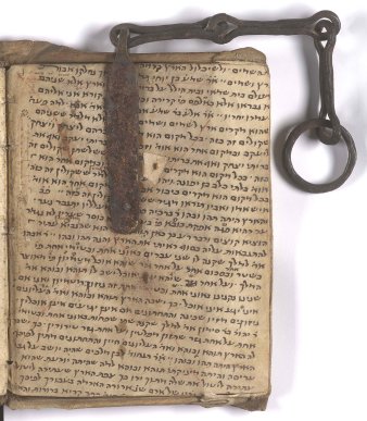 Historische Handschrift mit Buchkette