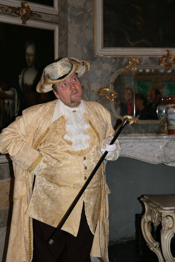 Hausherr Graf Gustav Adolph von Gotter Ein Herr im Kostüm