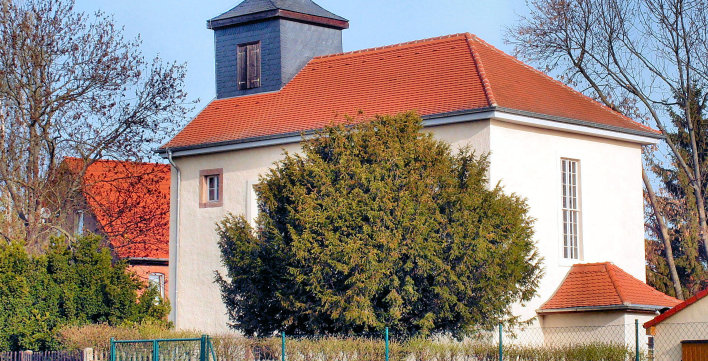 Kirche auf dem Friedhof Wallichen