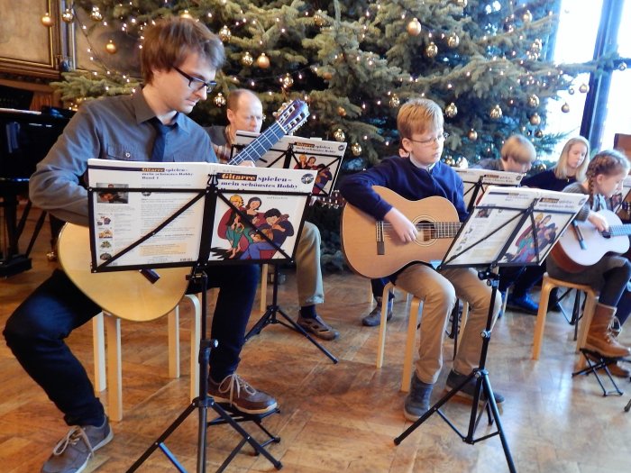 Weihnachtskonzert der Orpheus-Schule Kinder der Orpheus-Schule zum Weihnachtskonzert im Rathausfestsaal