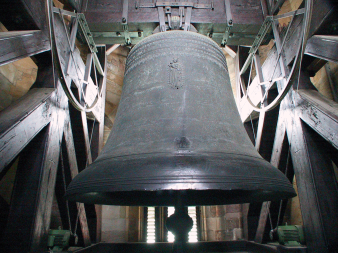 die Gloriosa - größte freischwingende mittelalterliche Glocke der Welt - aufgenommen in ihrem Glockenturm im Dom