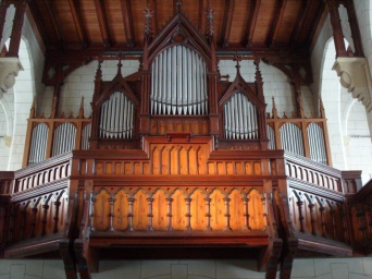 Sauer-Walcker-Orgel in der Heilig-Kreuz-Kirche zu Vieselbach Orgelbau vom Innenraum der Kirche aus fotografiert