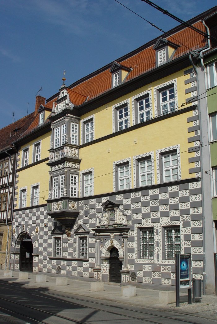 Stadtmuseum im "Haus zum Stockfisch" Eine farbenfroh gestaltete Fassade.