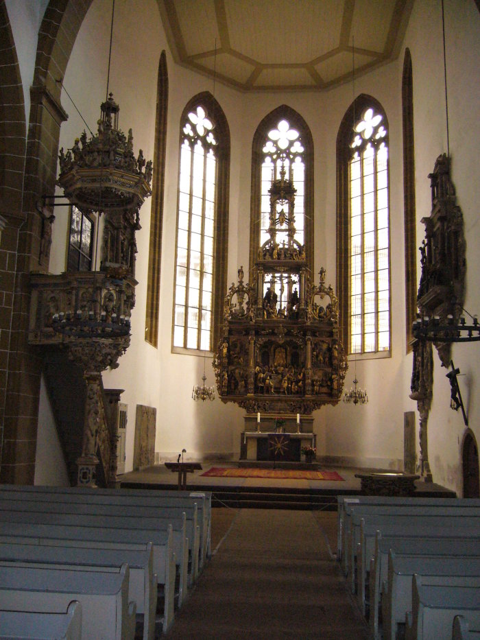 Kaufmannskirche, hohe Chor Kaufmannskirche, hohe Chor mit Taufbecken, Kanzel und Altar