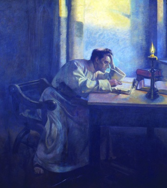 Luther sitzt am Tisch und liest. Auf dem Tisch liegen mehrere Bücher. Eine Kerze, fast abgebrannt, beleuchtet die Szene.