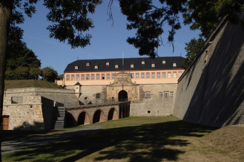 Peterstor auf dem Petersberg Zugang zur Zitadelle Petersberg mit Peterstor und Kommandantenhaus