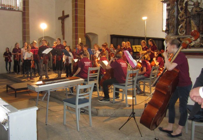 40 Jahre Kinderstreichorchester Das Kinderstreichorchester bei einem Auftritt in der Erfurter Reglerkirche