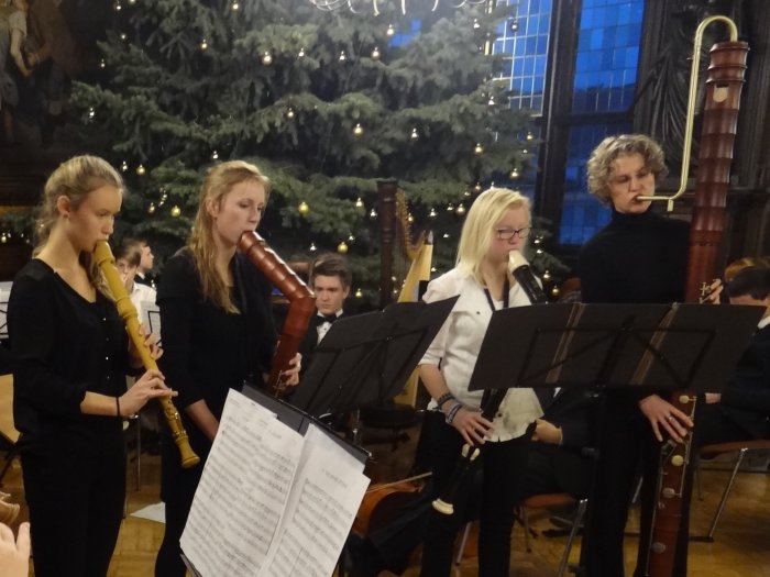 Das Blockflötenensemble beim Weihnachtskonzert Blockflötenensemble spielt beim Weihnachtskonzert im Rathausfestsaal