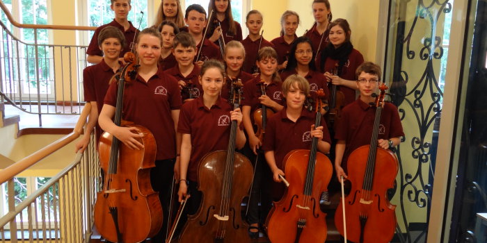 Foto: Das Kinderstreichorchester vor einem Konzertauftritt im Haus der solzialen Dienste © Stadtverwaltung Erfurt / T. Franke Kinder mit Steichinstrumenten