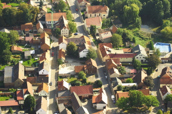 Luftbild der Grundschule Vieselbach