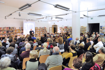 Lesung in der Hauptbibliothek Publikum bei einer Lesung in der Hauptbibliothek am Domplatz.