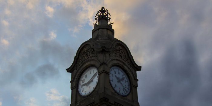 Foto: Zeitmanagement © Stadtverwaltung Erfurt/Grit Kästner Ansicht der Pegeluhr in Düsseldorf