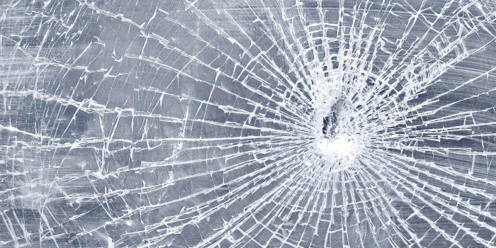 gebrochenes Fensterglas
