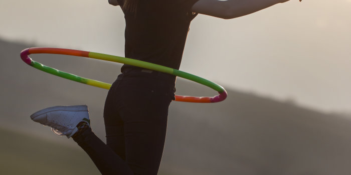 Foto: Hula-Hoop-Dance © Stadtverwaltung Erfurt/Grit Kästner Tanzendes Mädchen mit einem Hula Hoop-Reifen.