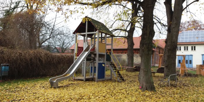 Foto: Spielplatz Mühlplatz: Kletterturm © Stadtverwaltung Erfurt Kletterturm mit Leiter und Rutsche