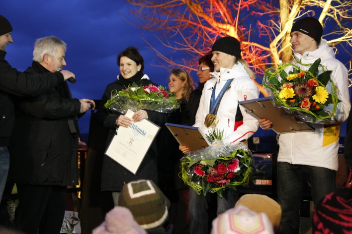 Foto: Empfang der Olympiateilnehmer © Stadtverwaltung Erfurt Drei Olympiateilnehmer werden vom Bürgermeister empfangen.