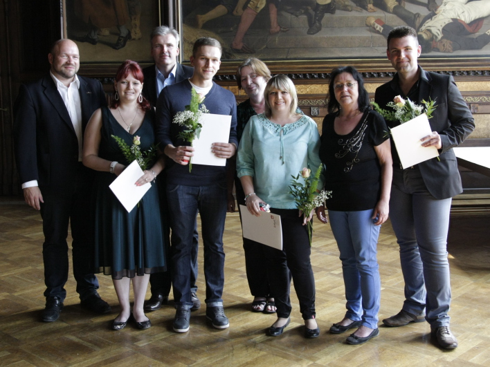 Foto: Feierliche Zeugnisübergabe im Rathausfestsaal © Landeshauptstadt Erfurt, Stadtverwaltung Feierliche Zeugnisübergabe der Volkshochschule am ersten Tag in den Sommerferien im Rathausfestsaal.