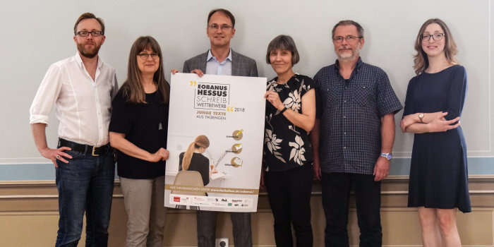 Sechs Personen stellen den Eobanus-Hessus-Schreibwettbewerb 2018 im Haus Dacheröden vor