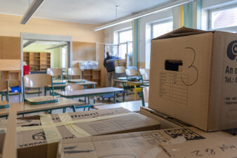 Foto: Grundschule Vieselbach zieht um © Stadtverwaltung Erfurt Ein Klassenraum mit Umzugskartons