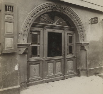Historische dreiflügelige Eingangstür