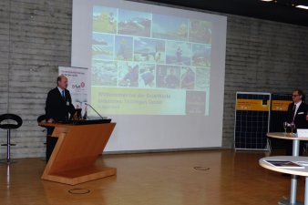 Der Geschäftsführer von SolarWorld, Herr Kubitz, referiert über das Unternehmen SolarWorld.
