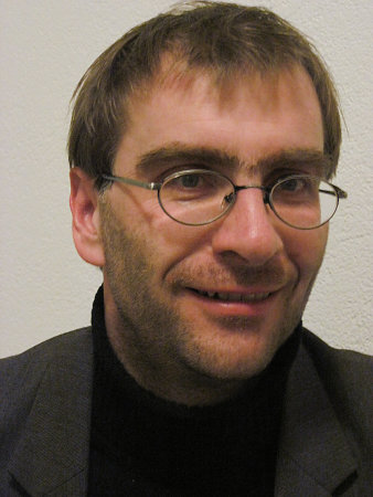 Foto: Anselm Hartinger – Direktor der Erfurter Geschichtsmuseen © Privat Porträtfoto, ein Herr mit Brille.