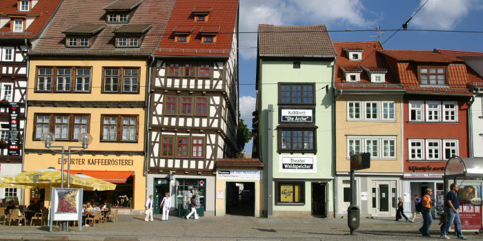 Mittelalterliche Fachwerkhäuser am Erfurter Domplatz.