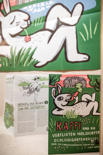 Grün Weißer Flyer mit Kaninchen und Text