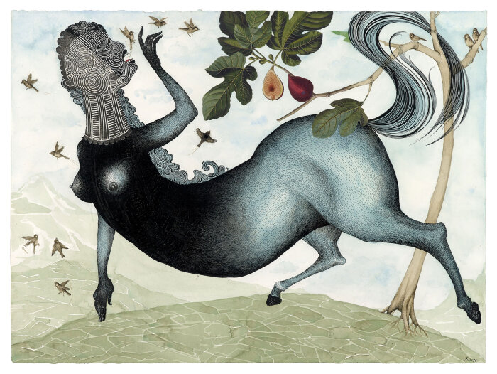 Ein gemaltes Pferd mit Frauenkopf und einem Baum im Hintergrund