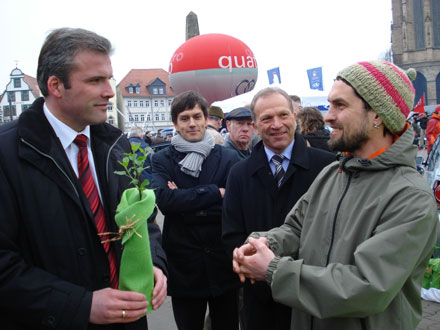  OB Bausewein und Künstler Micha Schmidt