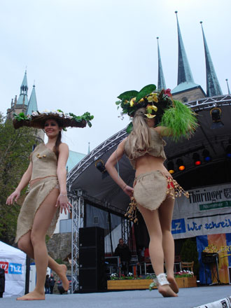 Blumenshow präsentiert von Fokus Fashion