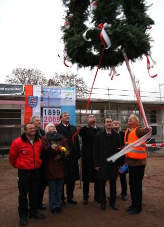 Nordbad_Richtfest_Richtkranz