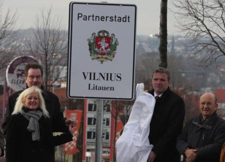 Partnerstadt Hinweisschild Enthüllung