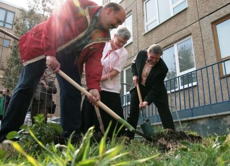 Spatenstich für das Stadtteilzentrum Roter Berg