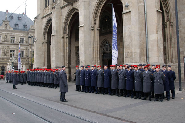 Antreten vor dem Rathaus.