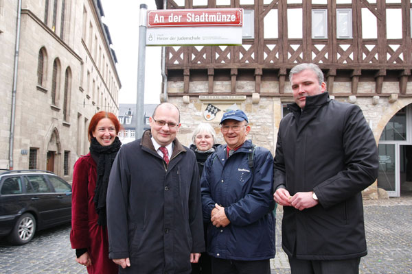 Neues Straßenschild im Jüdischen Quartier