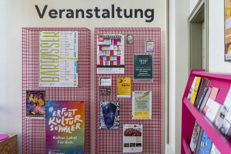 Plakatwand mit dem Schriftzug "Veranstaltung"