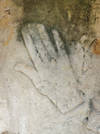 steinernes Handrelief, Detail einer Skulptur